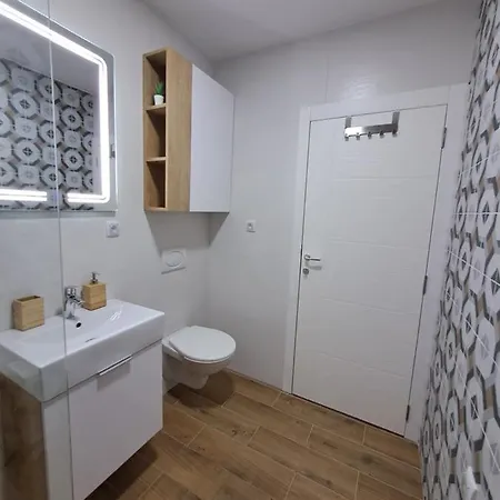 64 Lux Veliko Gradište